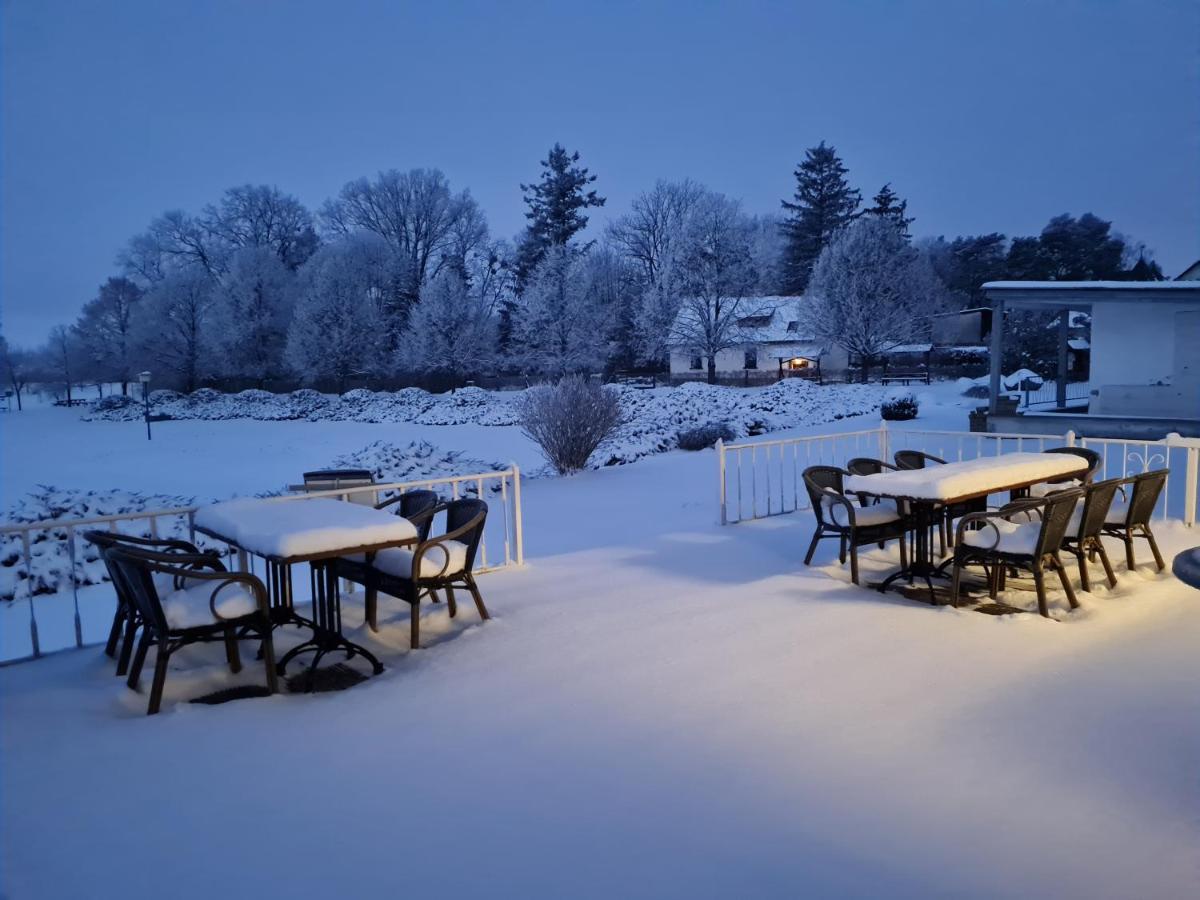 Locknitz Hotel & Restaurant Haus Am See מראה חיצוני תמונה